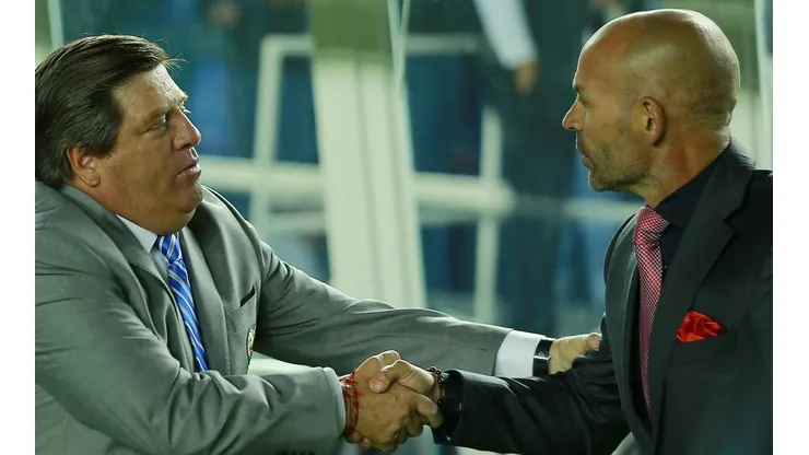 Jémez dirigió cinco Clásico Joven en su paso por Cruz Azul.