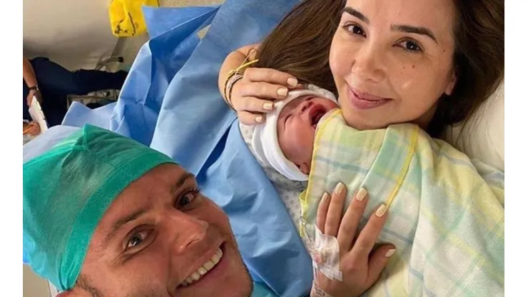 Jonathan Rodríguez fue papá este fin de semana.