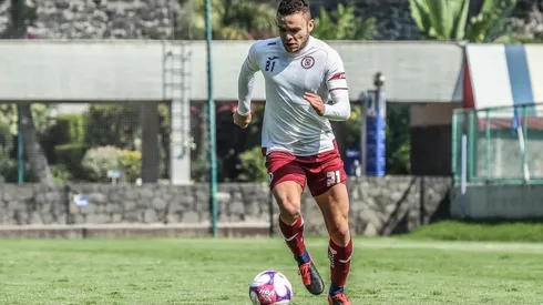 Jonathan Rodríguez en el entrenamiento de Cruz Azul