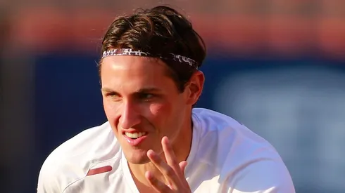 Santiago Giménez en un partido previo con Cruz Azul