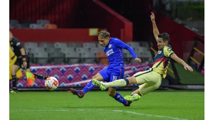 Misael Domínguez en el duelo ante el América
