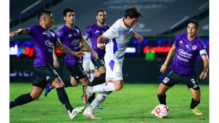 Santiago Giménez en el partido ante Mazatlán