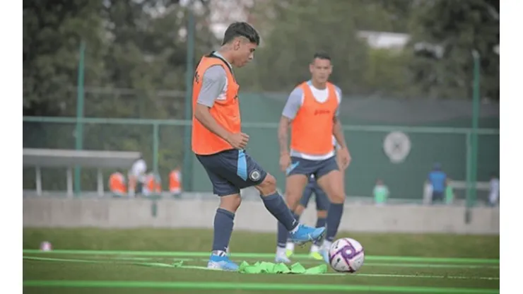 Misael Domínguez en un entrenamiento de Cruz Azul