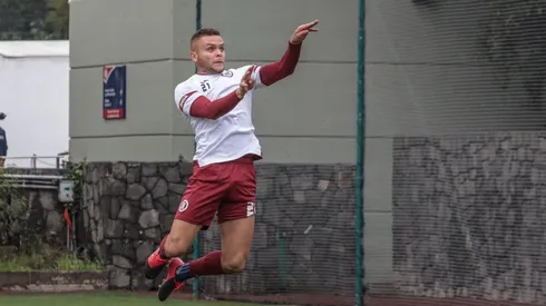 Jonathan Rodríguez en un entrenamiento de Cruz Azul
