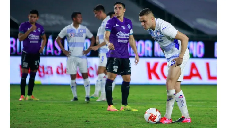 Rodríguez anotó los dos penaltis para Cruz Azul.