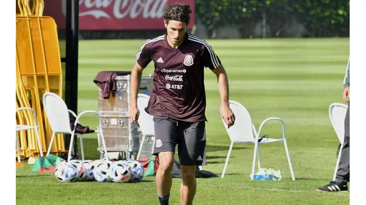 Santiago Giménez en el Tri.