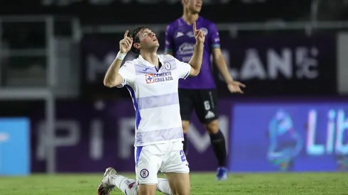 Santiago Giménez brilla en el XI ideal de la J11 según Liga MX