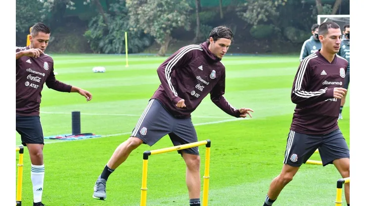 Santiago Giménez busca demostrar que merece estar en El Tri