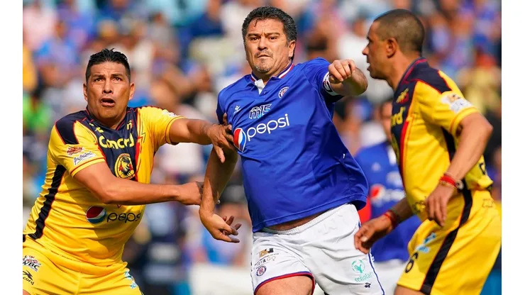 Carlos Hermosillo en un duelo de leyendas ante el América
