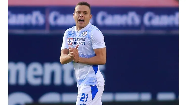 "Cabecita" Rodríguez volvió a ser determinante y su octavo gol del Guard1anes 2020 selló otro triunfo de Cruz Azul