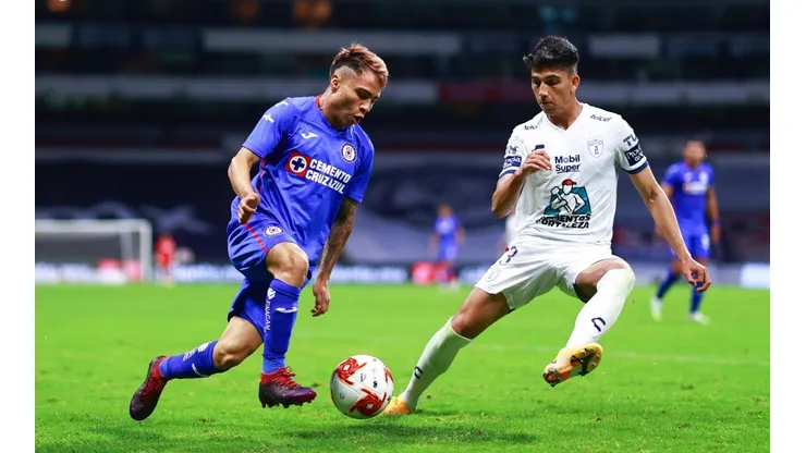 Cruz Azul remonta sobre el final y vence a Pachuca