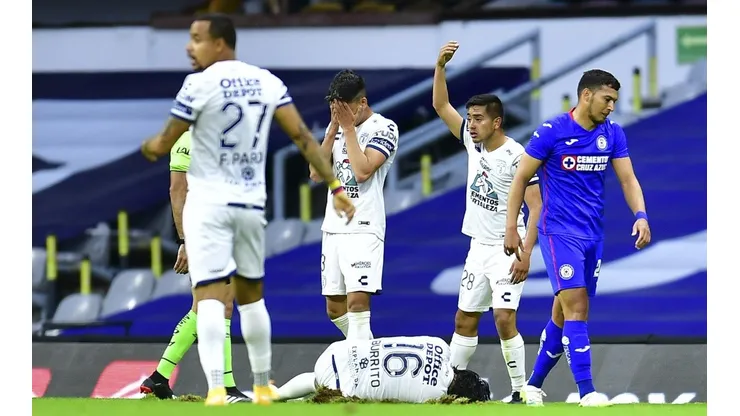 Hernández salió lesionado de este partido.