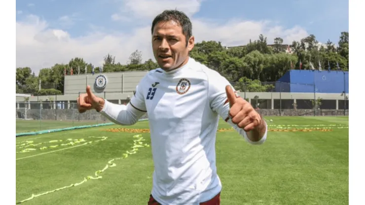 Pablo Aguilar en un entrenamiento con Cruz Azul