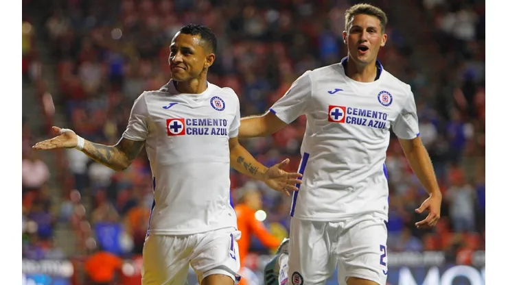 El día del debut de Santiago Giménez