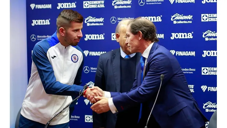 Pablo Ceppelini el día de su presentación con Cruz Azul.