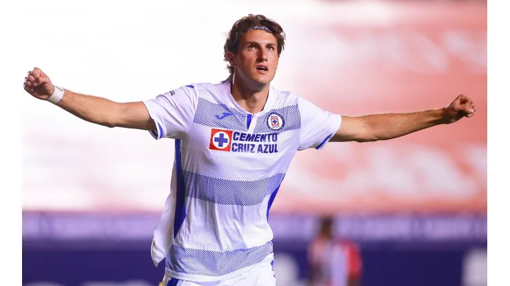 Giménez sigue luciendo como titular en Cruz Azul.