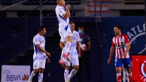 Jonathan Rodríguez festejando su segundo gol.