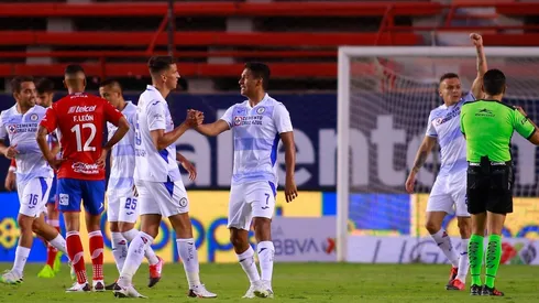 Cruz Azul celebra el segundo gol de Jonathan Rodríguez ante San Luis.