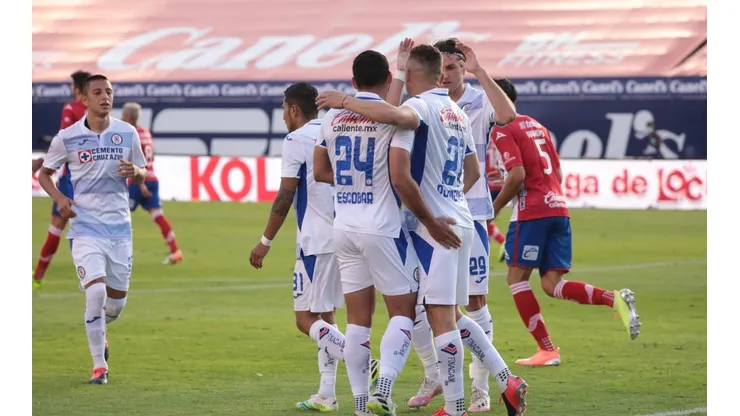 Jonathan Rodríguez anotó los primeros dos goles de Cruz Azul.