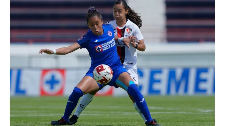 ¡Vergonzoso! La Femenil aún juega con la playera del año pasado