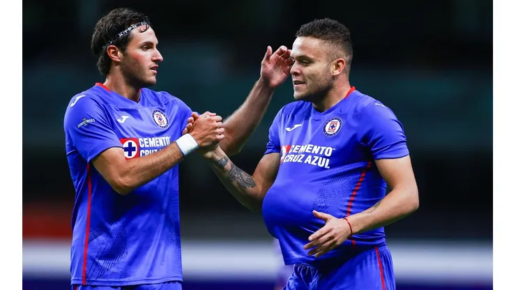 Santiago Giménez y Jonathan Rodríguez en el partido entre Cruz Azul vs. Juárez FC