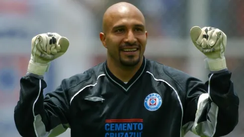 Pérez jugó en Cruz Azul de 1993 a 2008.