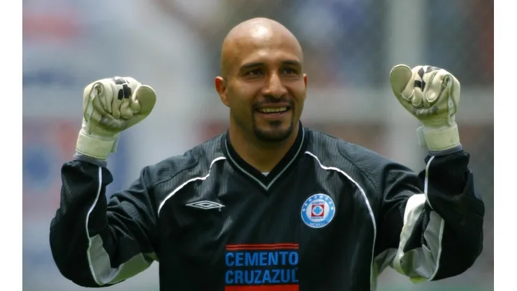 Pérez jugó en Cruz Azul de 1993 a 2008.