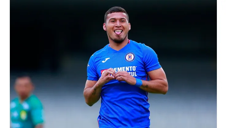Juan Escobar celebra su tanto ante el León
