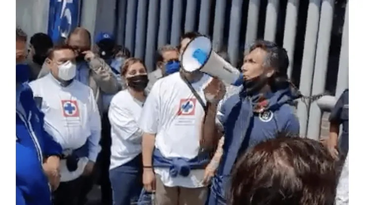 Lupillo lidera a los socios que se manifiestan por Billy en la SEIDO