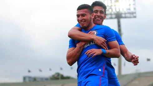 Escobar celebra su gol junto a Romo.
