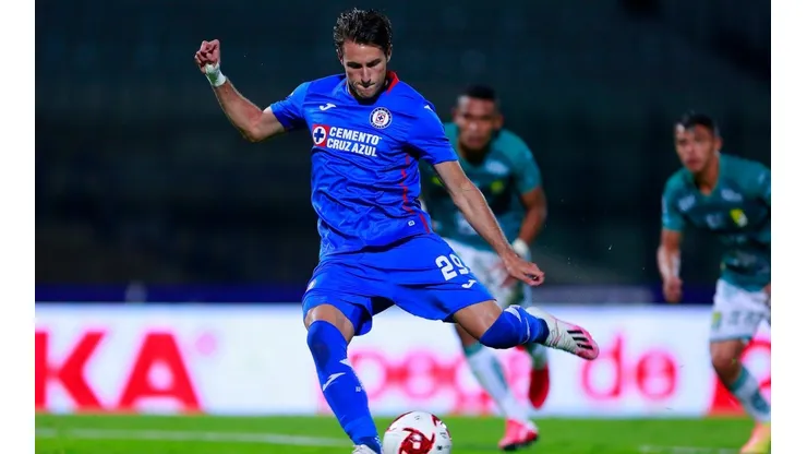 Santi quedó feliz tras anotar el gol de la victoria de Cruz Azul