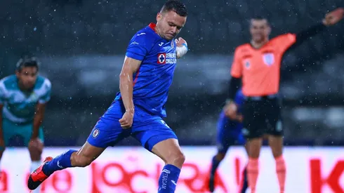 Jonathan Rodríguez en el encuentro ante Santos