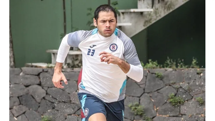 Aguilar sigue en rehabilitación y ve más cerca su regreso con Cruz Azul