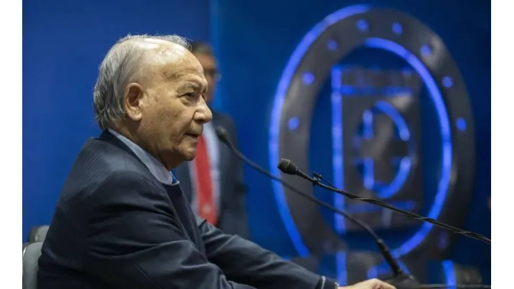 Billy Álvarez en una rueda de prensa