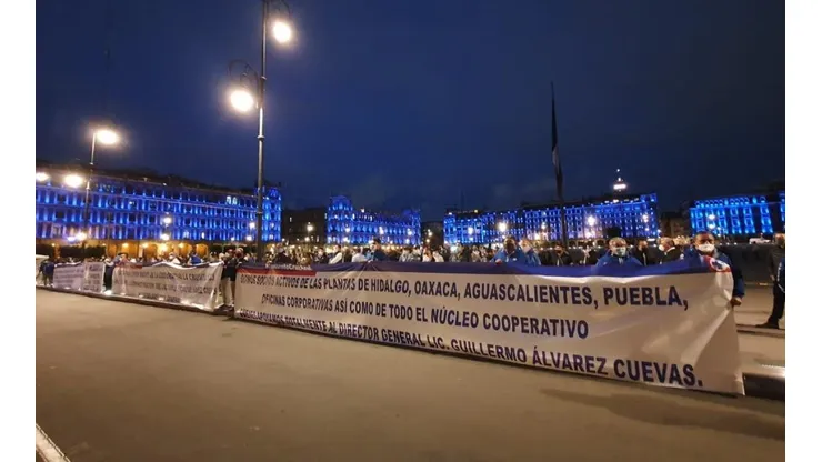 Manifestaciones a favor de Billy en el Palacio Nacional