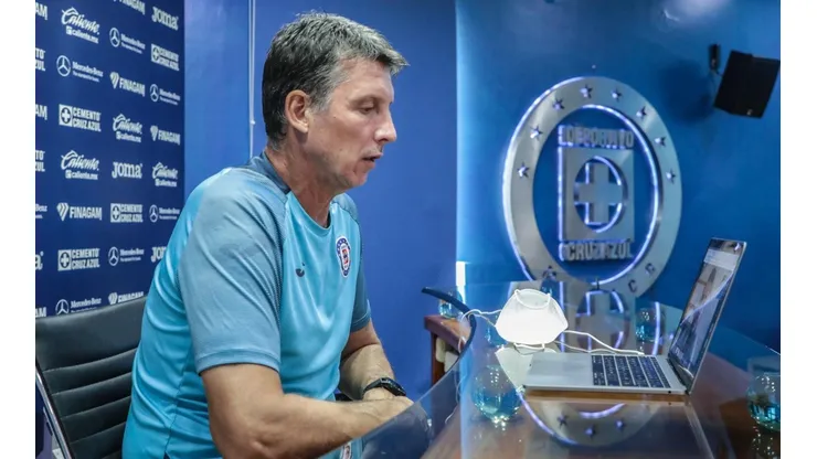 ¿Hasta cuándo renovó Robert Dante Siboldi su contrato con Cruz Azul?