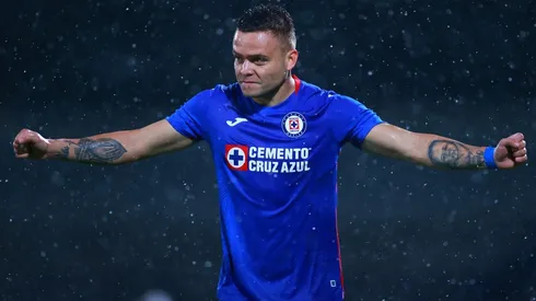 VIDEO: Cabecita falla el penal pero anota el primer gol de Cruz Azul