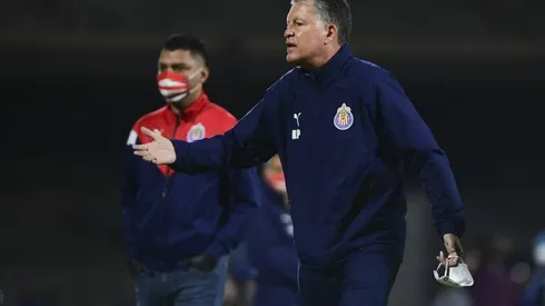 Ricardo Peláez discutiendo al término del partido