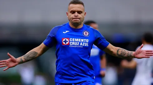 El delantero uruguayo quiere quedarse en Cruz Azul.