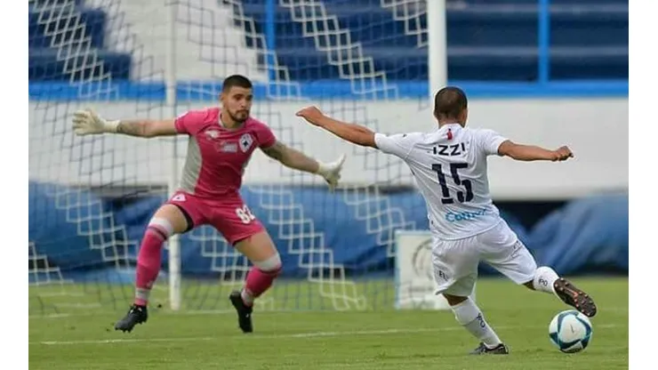 Ex DT de Gudiño en Cruz Azul lo elogia y lo compara con Corona