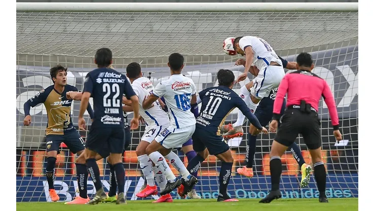 Josué Reyes en el primer tanto del partido