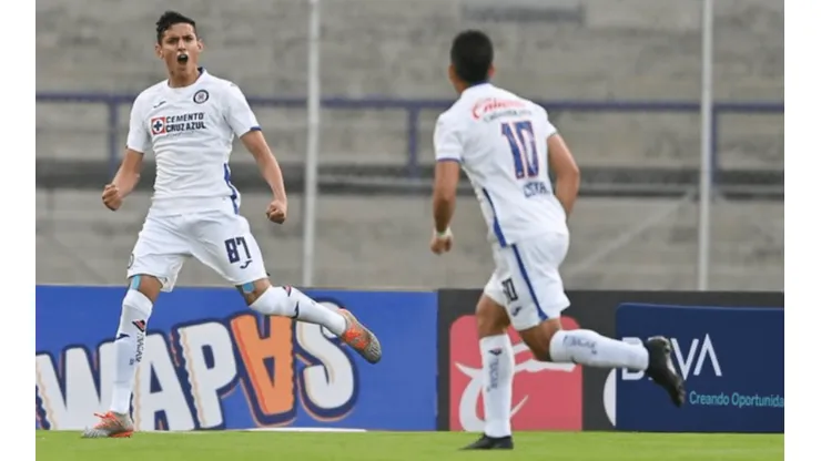 Josué Reyes en el partido ante Pumas
