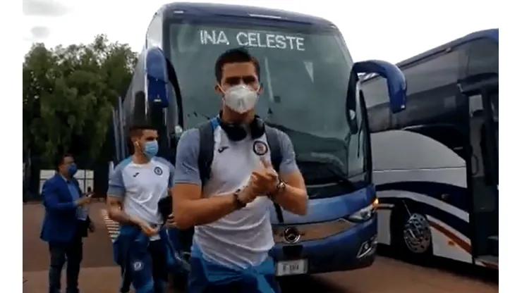 Sebastián Jurado en su llegada al Estadio Universitario
