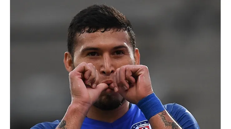 Juan Escobar celebrando el tanto de la victoria