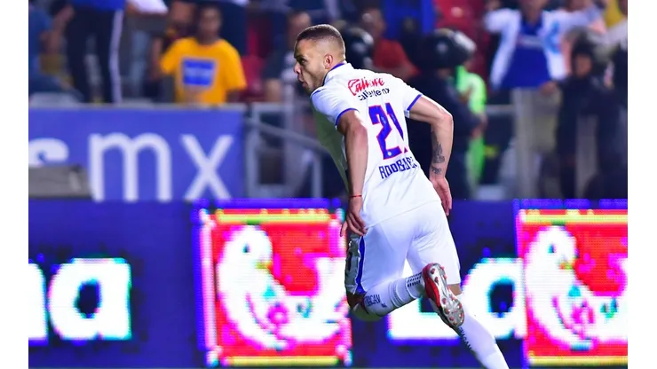 Jonathan Rodríguez en el duelo ante Morelia del Clausura 2020