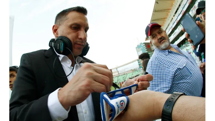 El Chaco Giménez en la llegada al estadio en un partido con Cruz Azul