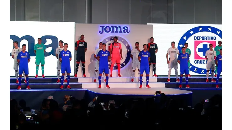 Las playeras filtradas de Cruz Azul para la temporada 20-21 son falsas
