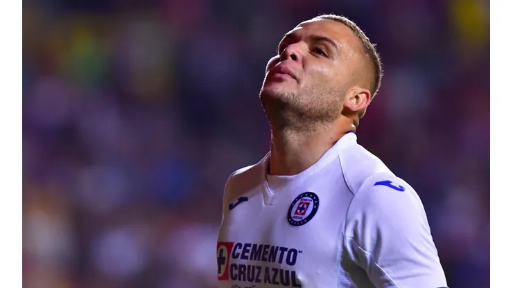 Jonathan Rodríguez fue uno de los dos jugadores de Cruz Azul que dieron positivo por coronavirus.