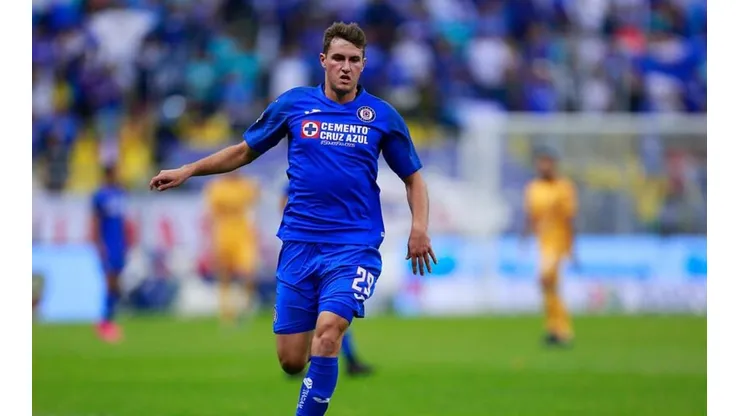 Santi Giménez seguirá en el Cruz Azul.