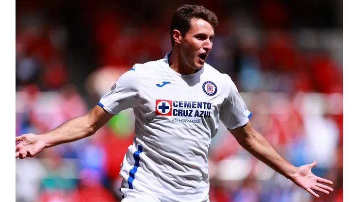 Santiago Giménez en el duelo ante Xolos en el Clausura 2020